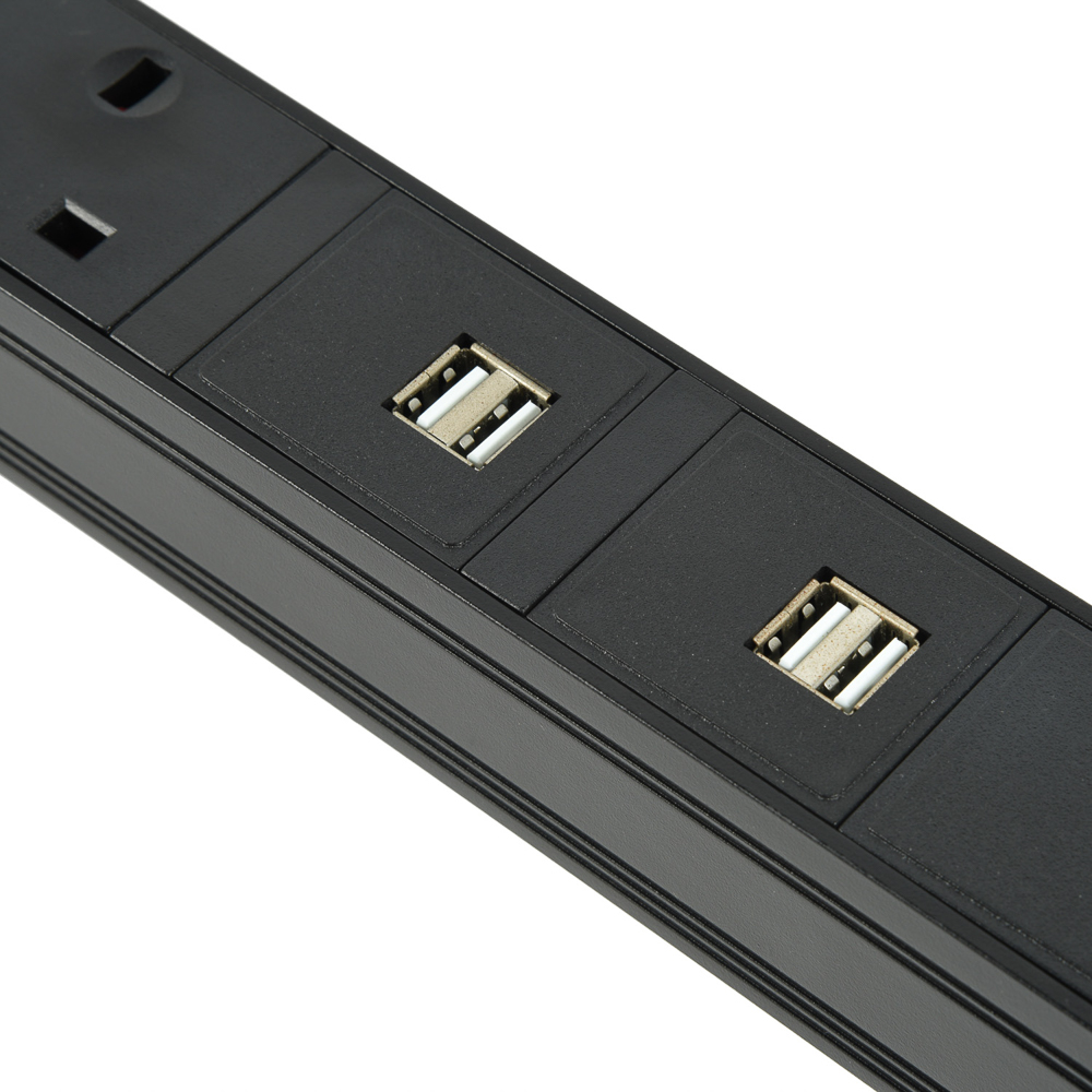 PDU para rack de 1U con enchufes británicos de 3 vías y puertos de carga USB integrados