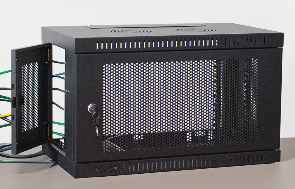 cabina de montaje en pared con puerta de malla