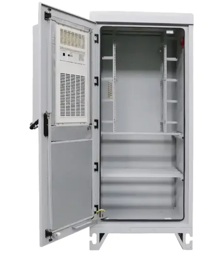 ¿Cuáles son los beneficios de utilizar gabinetes exteriores para almacenamiento de baterías?