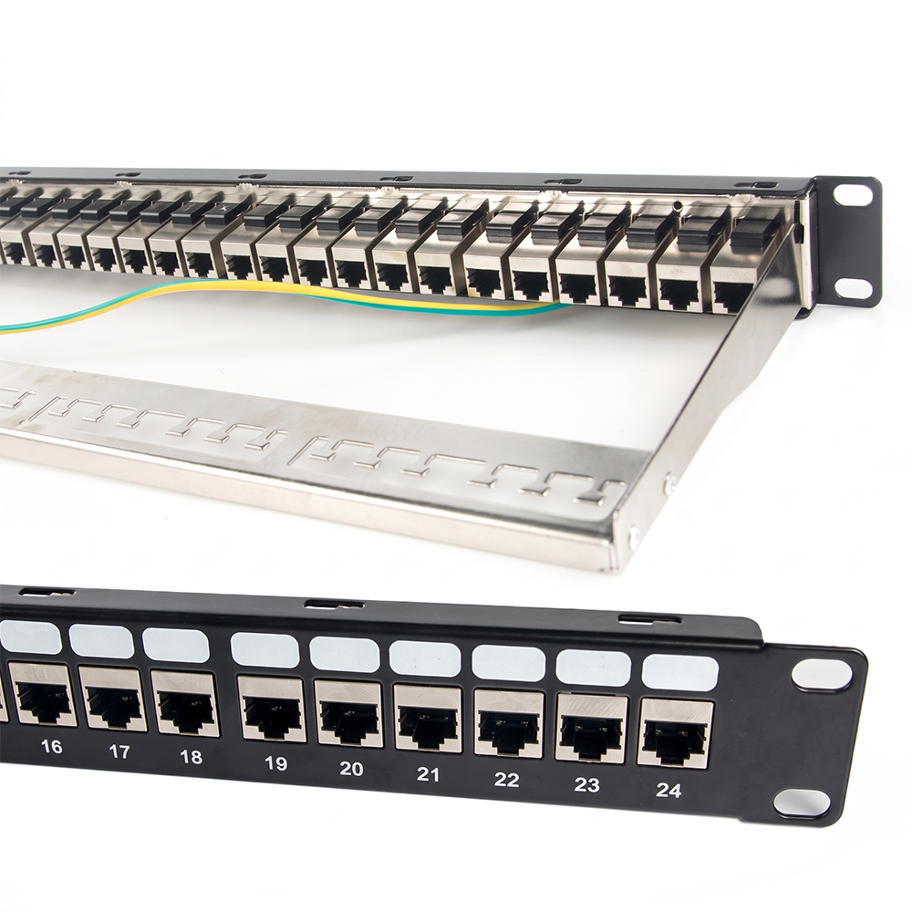Panel de conexiones pasante STP Cat6A de 1U y 24 puertos | Panel acoplador en línea RJ45 blindado de 19' - WebiT