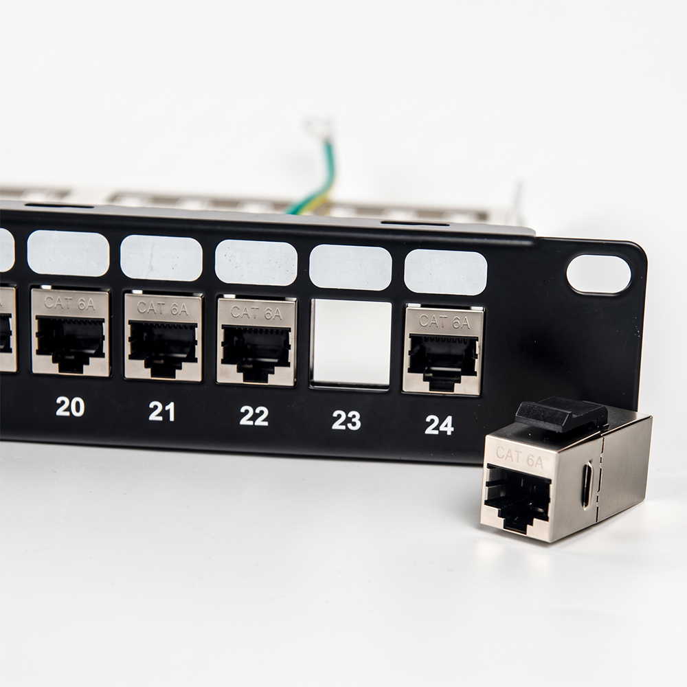 Panel de conexiones pasante STP Cat6A de 1U y 24 puertos | Panel acoplador en línea RJ45 blindado de 19' - WebiT